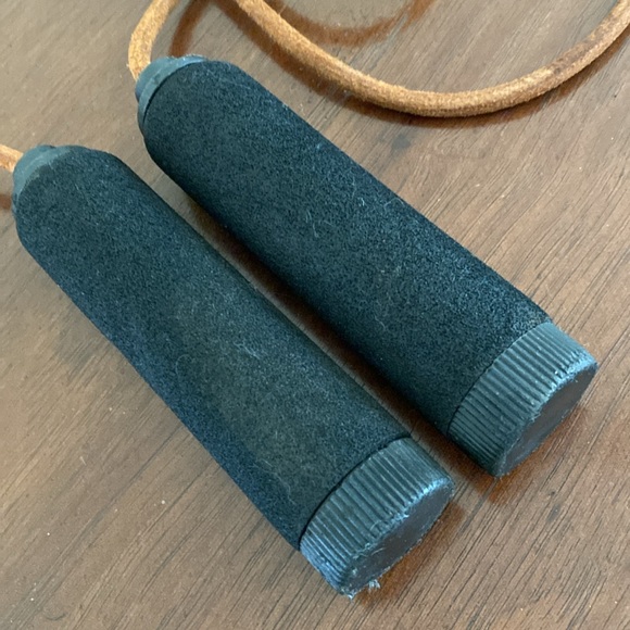 Champs Sports Weighted & Adjustable Leather Jump Rope — Unisex - Picture 5 of 7